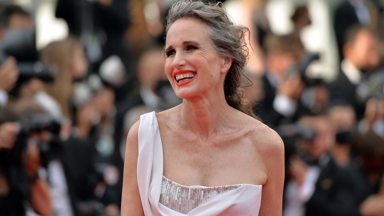 Why Andie MacDowell Decided to Go Gray Even Though Her Managers Said It ‘Wasn’t Time’